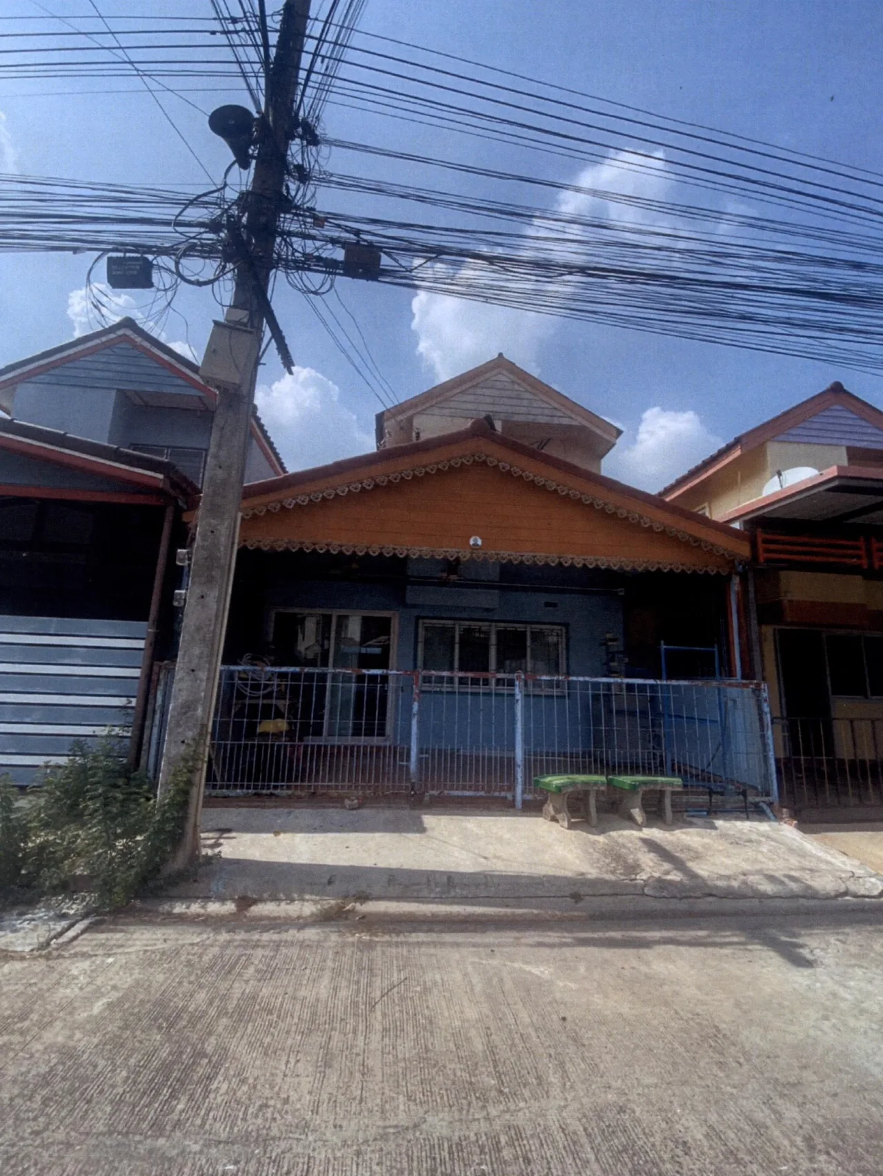 ขายทอดตลาด ที่ดินพร้อมสิ่งปลูกสร้าง ต.บ่อโพง อ.นครหลวง จ.พระนครศรีอยุธยา